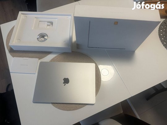 Apple Macbook Air 15" M2 / 16Gb / 256Gb ezüst Apple gar
