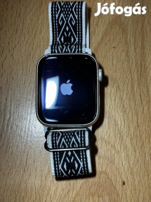 Apple Watch 4 44mm szürke színben. 74% akkumulátor.