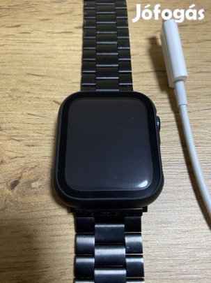 Apple Watch Series SE 40mm - Szín: Éjfekete (2023)
