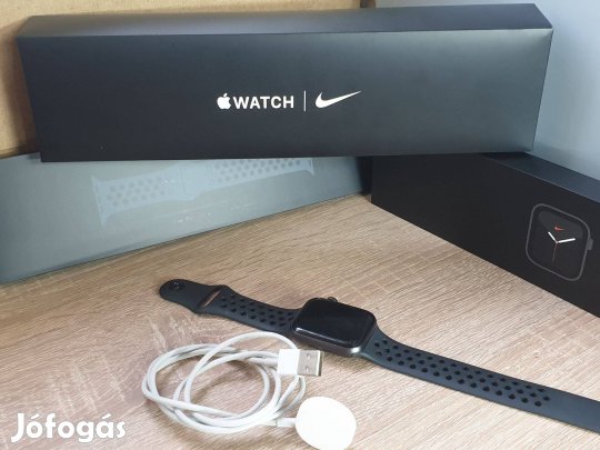 Apple watch SE Nike 44mm okosóra eladó