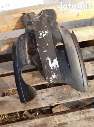 Aprilia Sr kör lámpás modell hátsó kerék fölötti idom