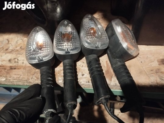 Aprilia indexek fehér búrával