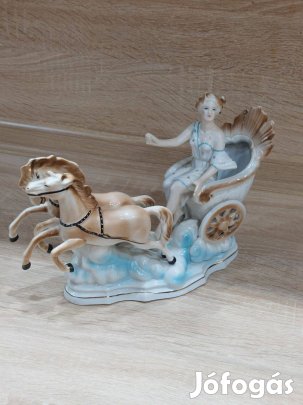 Apulum nagy méretű lovaskocsit hajtó nő porcelán. Az ár irányár