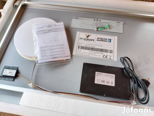 Aquamarin érintős fürdőszobai tükör digitális órával és sminktükörrel