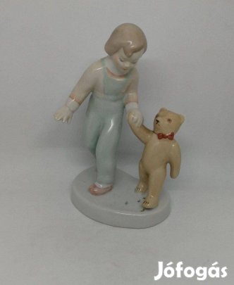 Aquincum porcelán Macival sétáló kislány!