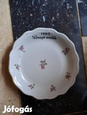 Aquincum porcelán, egy 1965-ös Nőnapi emlék