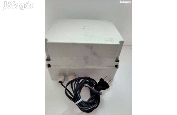 Áramátalakitó 220 V - 110 V - ra