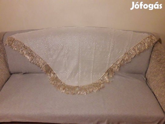 Arannyal átszőtt világos alkalmi vállkendő