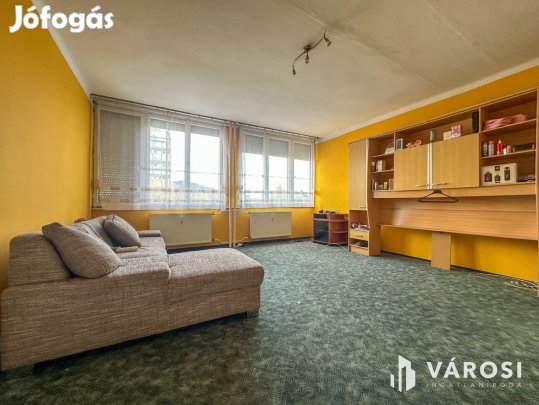 Arany János úton 3. emeleti, 58 nm-es lakás eladó!