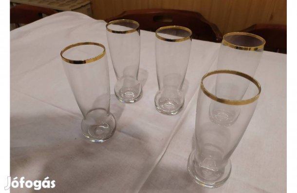 Arany csíkos poharak
