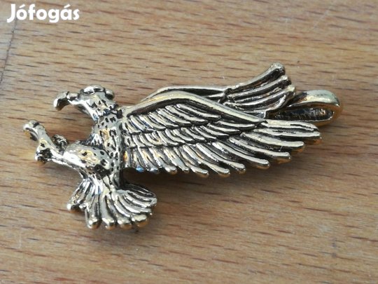 Arany színű, bizsu, sas formájú medál (kb. 4x2cm)