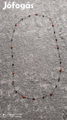 Arany színű, színes kövekkel díszített bizsu nyaklánc