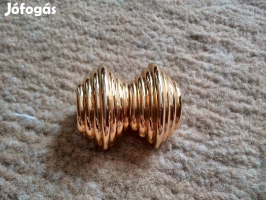 Arany színű bizsu klipsz