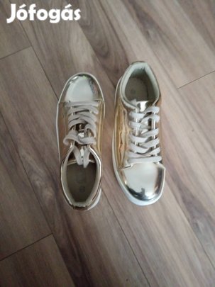 Arany színű cipő 37es