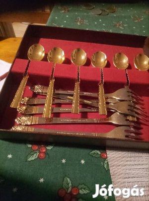 Arany színű étkészlet