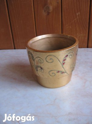 Arany színű kaspó