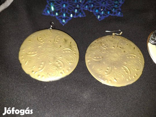 Arany színű kerek női fülbevaló