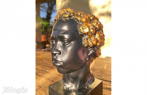 Aranyhajú fekete fiú fej büszt gipsz szobor római kori milétoszi
