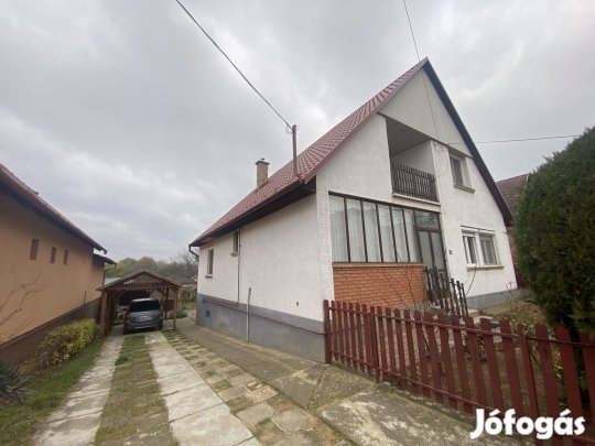 Aranykalász soron családi ház kiadó!