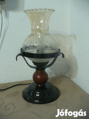 Aranyos asztali lámpa