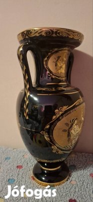 Aranyozással díszített váza 