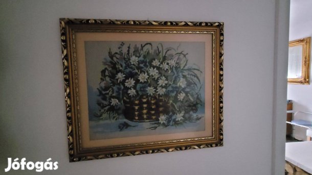 Aranyozott keretes dísztárgyak