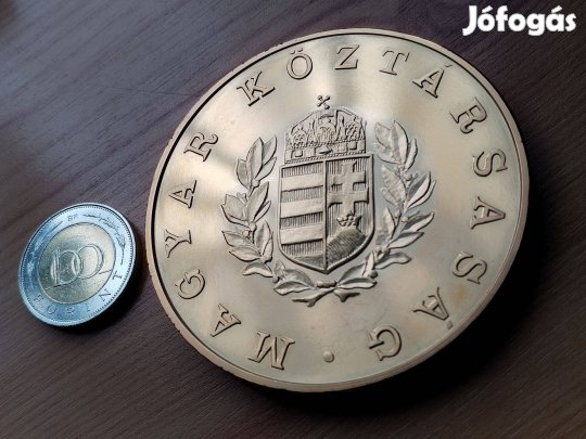 Aranyozott kitüntető érem "Magyar Köztársaság Sport Hivatala"