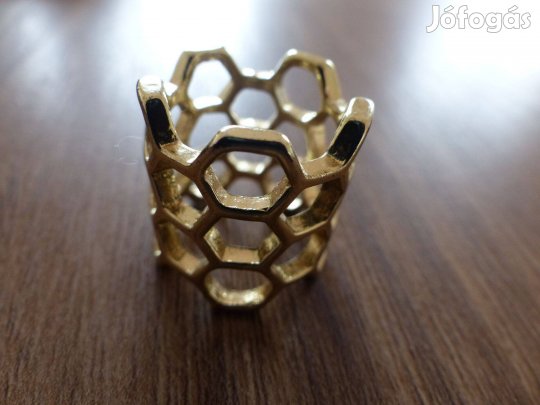 Aranyozott méhkaptár gyűrű