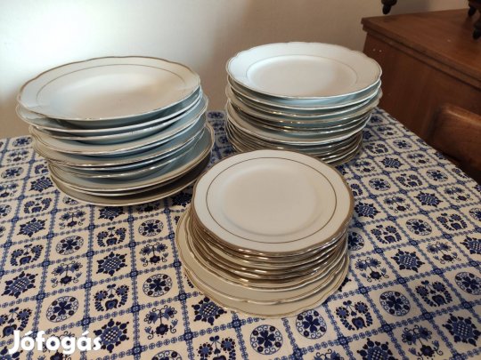 Aranyozott szélű tányérszett (ki lapos, nagy lapos, mély)