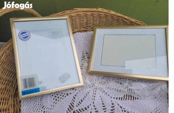 Aranyszínű képkeretek