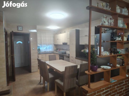 Árcsökkenés!Sorház saját tulajdonú kerttel!