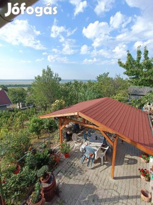 Áresés!! Csóron egy 2 szintes családi ház eladó