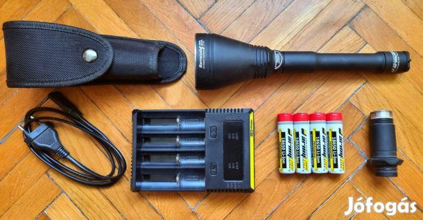 Armytek Barracuda Pro taktikai lámpa + Nitecore töltő