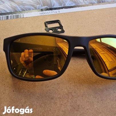 Arnette Lastarria napszemüveg új