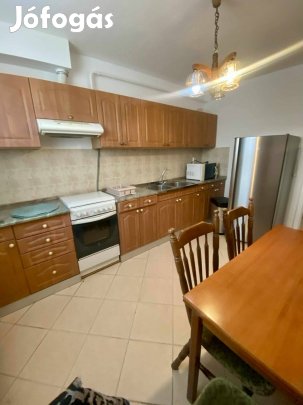 Árpád tér közelében a Virág utcán, 2 szobás lakás Kiadó