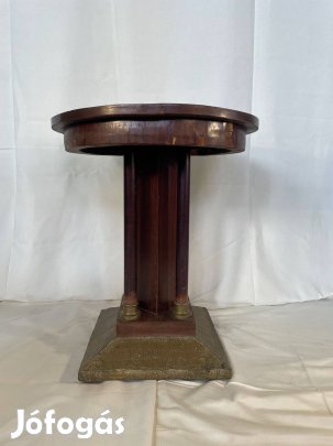 Artdeco körasztal réz díszítéssel
