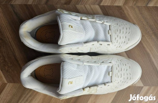 Artengo tollaslabda / teremcipő - újszerű állapot