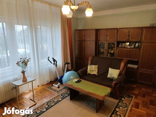 Árzuhanás! Családi ház Sóstóhegyen nagy telekkel, 2 garázzsal