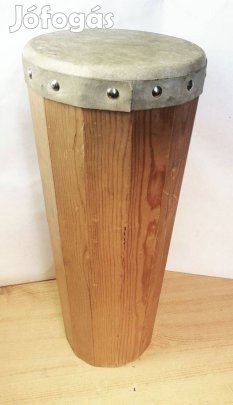 Ashiko dob Nyugat-Afrikából keményfa hasábokból, egzotikus kuriózum