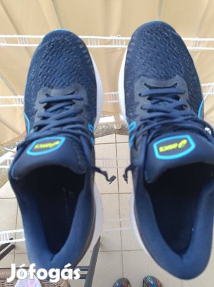 Asics futócipő 44-es