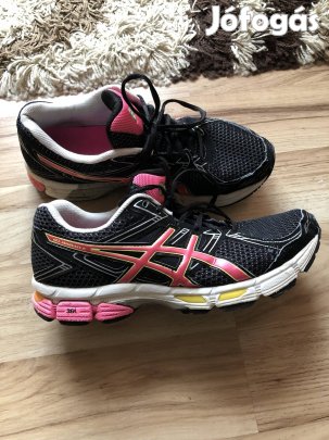 Asics spirtcipő
