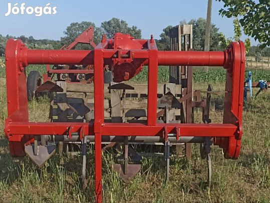 Ásógép, új állapotban 