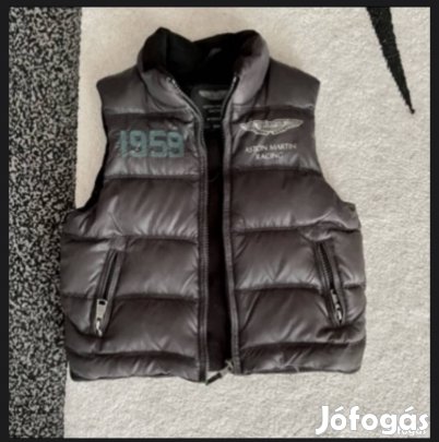 Aston Martin pufi melleny 4 év