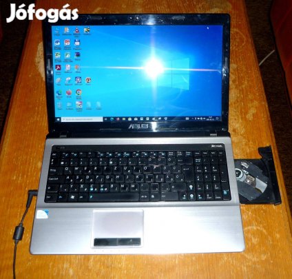 Asus K53E (B960-3GB-320GB) újszerű, megfelelően műxik, de töltő nélkül
