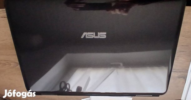 Asus laptop jó állapotban egérrel, táskával, Genius hangfallal 