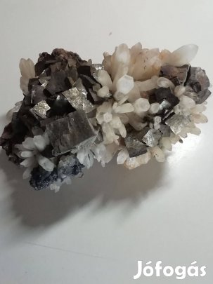 Ásvány, piryt kvarc mátrix