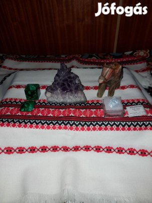 Ásványok és achát elefánt,malachit dobozka és két hamutál