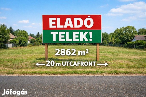 Aszfaltozott utcában építési telek eladó