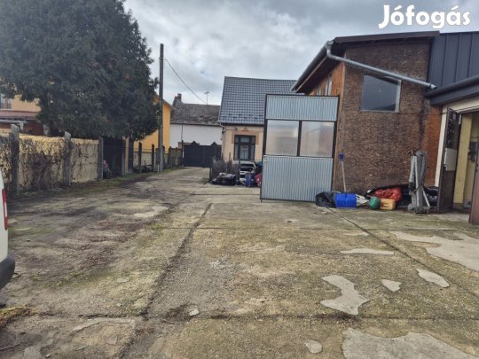 Aszód, Ady Endre utca, 140 m2-es, családi ház, 0 szobás, átlagos