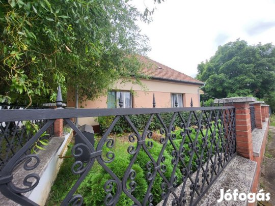 Aszód, Központ, 120 m2-es, családi ház, 3+1 szobás, jó állapotú